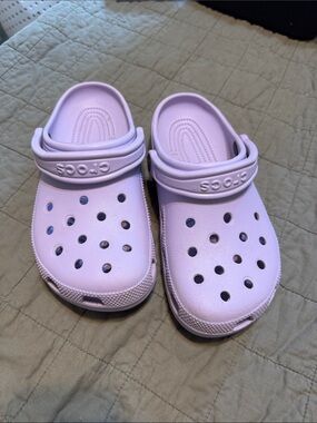 CROCS Women’s Classic Clog in Light Lavender Size 8